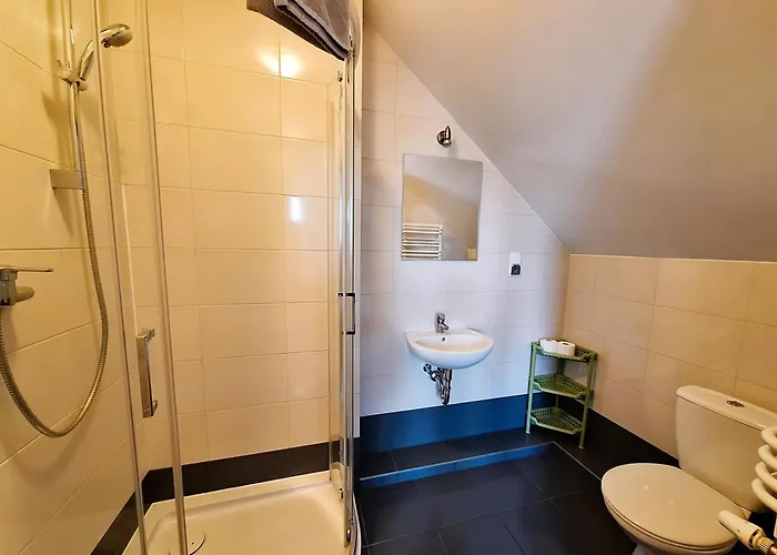 Maczek Πανσιόν *